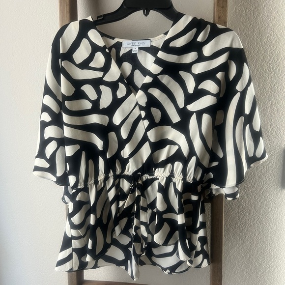 Sweet Rain Tops - SWEET RAIN NWOT - Black and White Women's Top